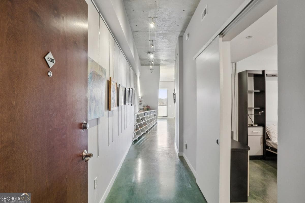 2 bedroom, 2 bathroom, 1,580 sq ft condominium for sale at 335 W Ponce De Leon Avenue 606, Decatur, GA 30030 — photo 2