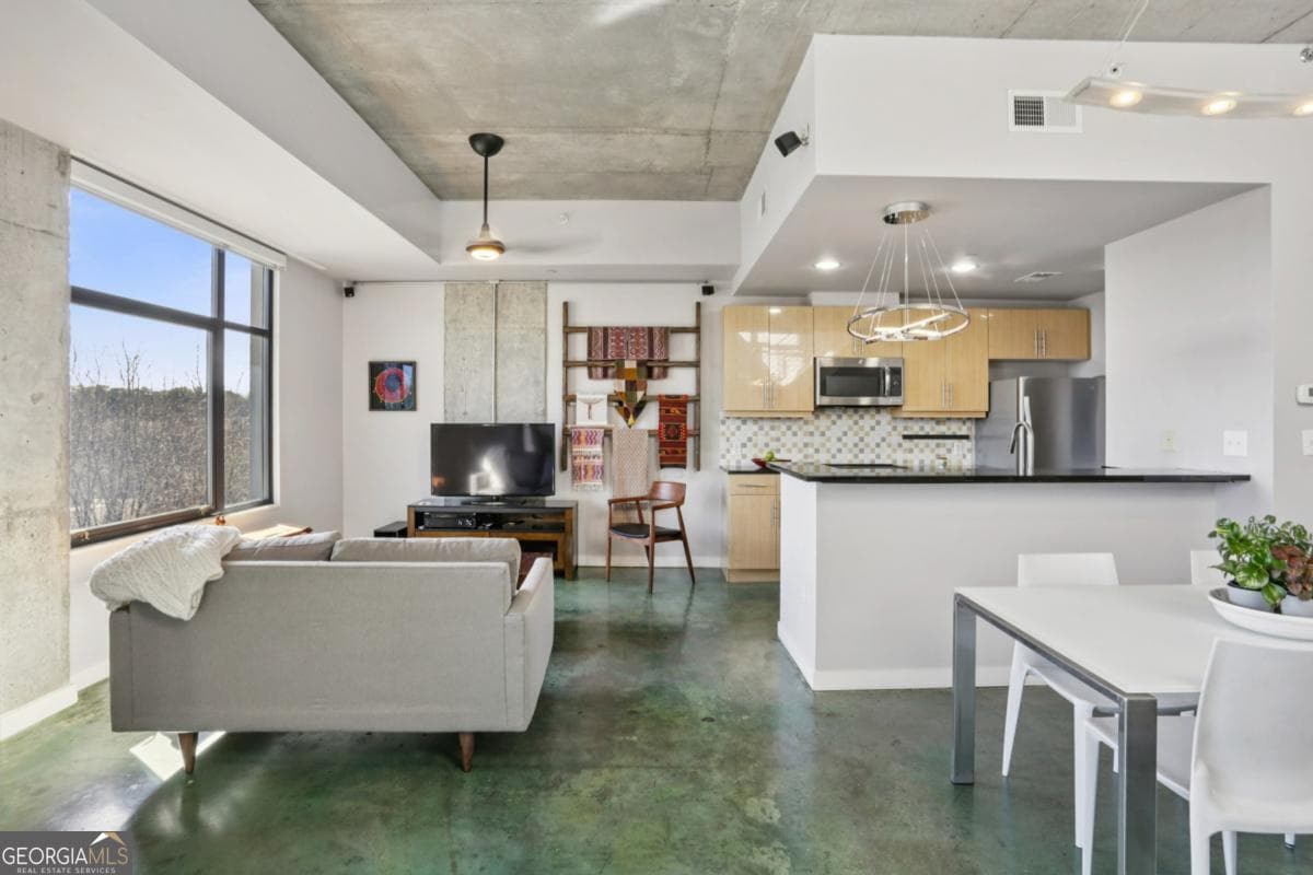 2 bedroom, 2 bathroom, 1,580 sq ft condominium for sale at 335 W Ponce De Leon Avenue 606, Decatur, GA 30030 — photo 6