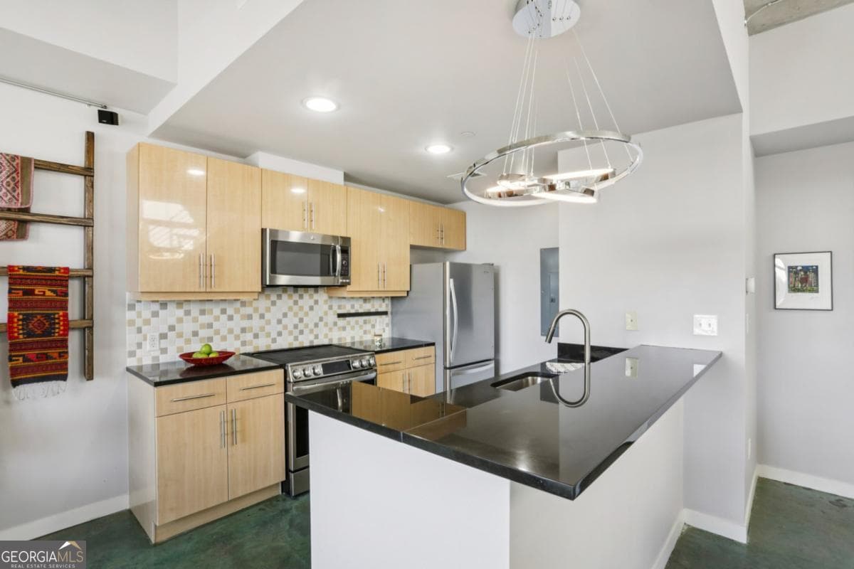 2 bedroom, 2 bathroom, 1,580 sq ft condominium for sale at 335 W Ponce De Leon Avenue 606, Decatur, GA 30030 — photo 3