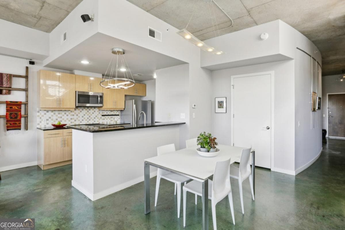 2 bedroom, 2 bathroom, 1,580 sq ft condominium for sale at 335 W Ponce De Leon Avenue 606, Decatur, GA 30030 — photo 5