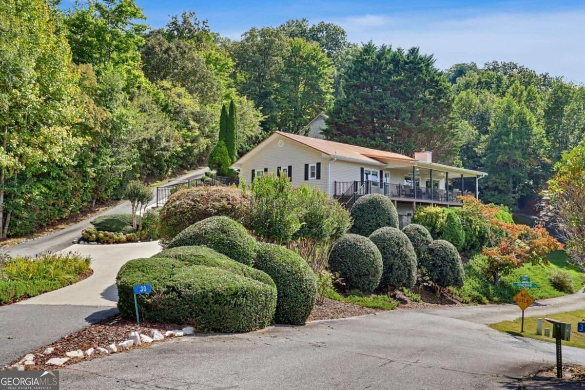 3 bedroom, 3 bathroom, 2,259 sq ft single family residence under contract at 30 Chancey Ridge Drive, Hiawassee, GA 30546