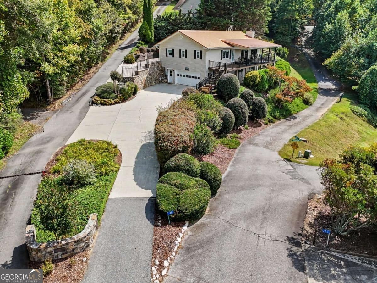 3 bedroom, 3 bathroom, 2,259 sq ft single family residence under contract at 30 Chancey Ridge Drive, Hiawassee, GA 30546 — photo 4