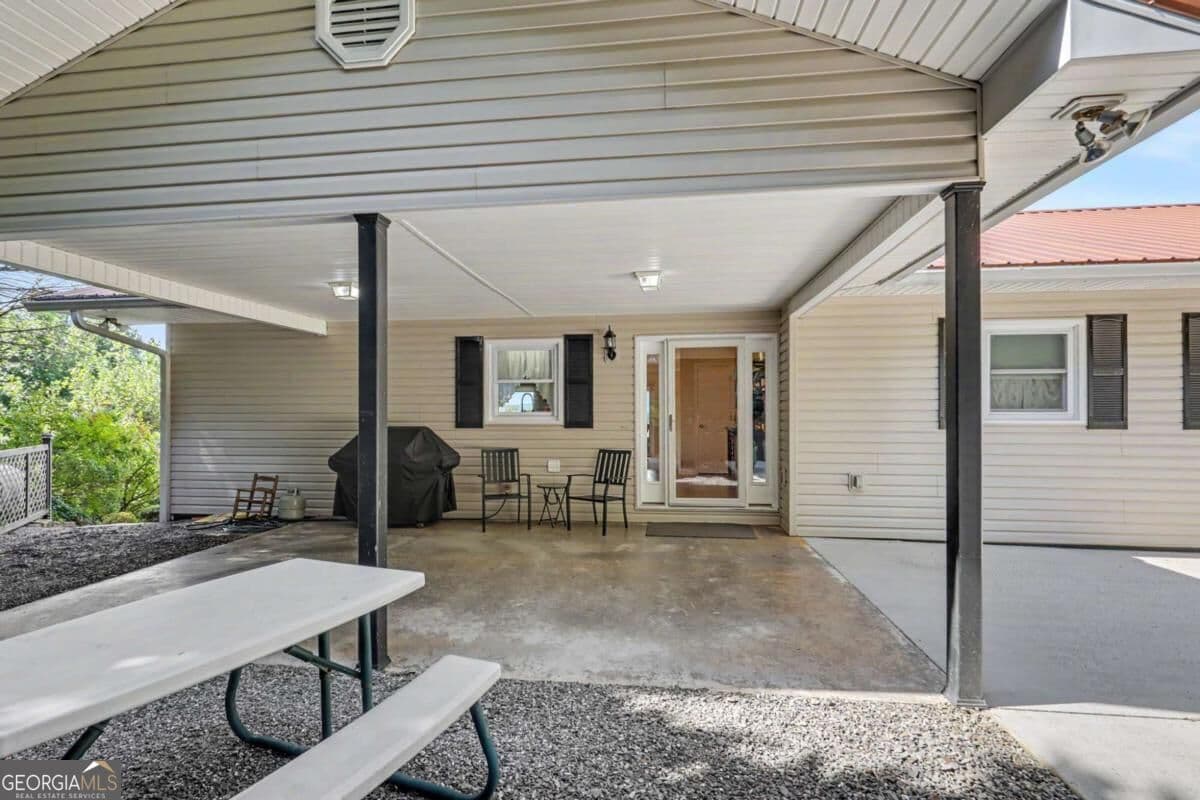 3 bedroom, 3 bathroom, 2,259 sq ft single family residence under contract at 30 Chancey Ridge Drive, Hiawassee, GA 30546 — photo 8