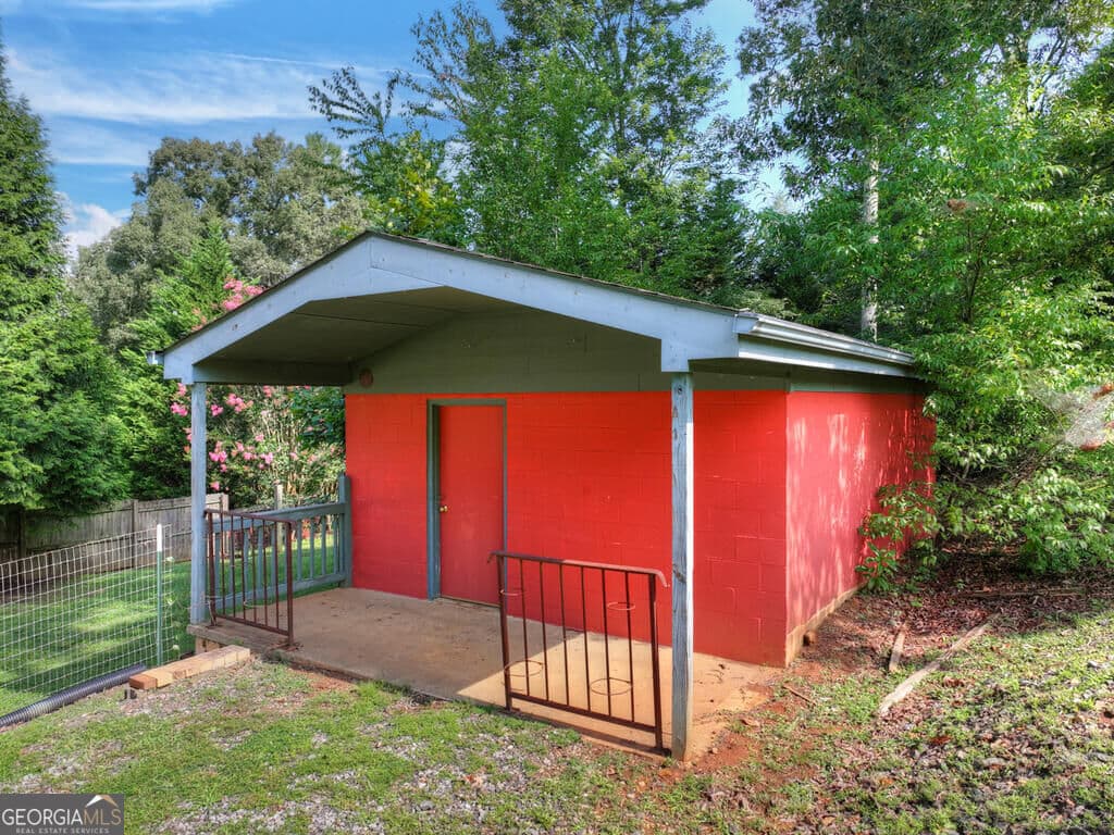 2 bedroom, 2 bathroom, 2,788 sq ft single family residence for sale at 35 E Thomas Road, Blue Ridge, GA 30513 — photo 4