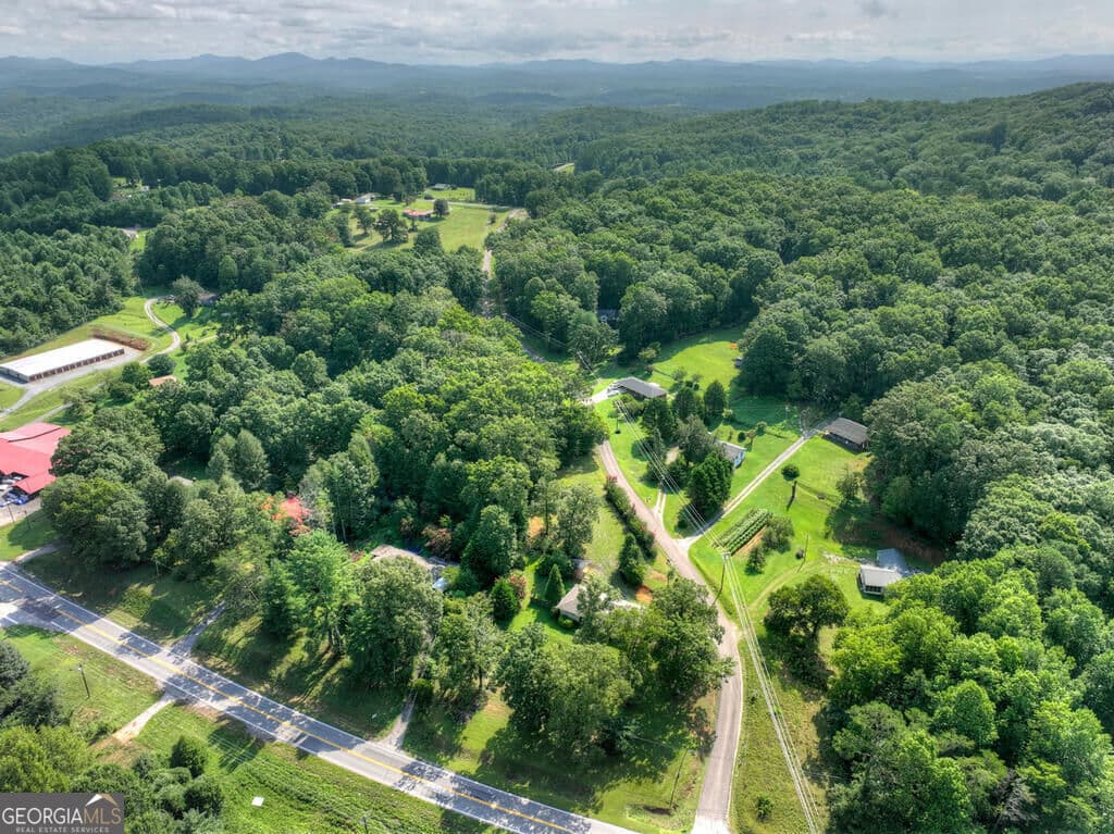 2 bedroom, 2 bathroom, 2,788 sq ft single family residence for sale at 35 E Thomas Road, Blue Ridge, GA 30513 — photo 8