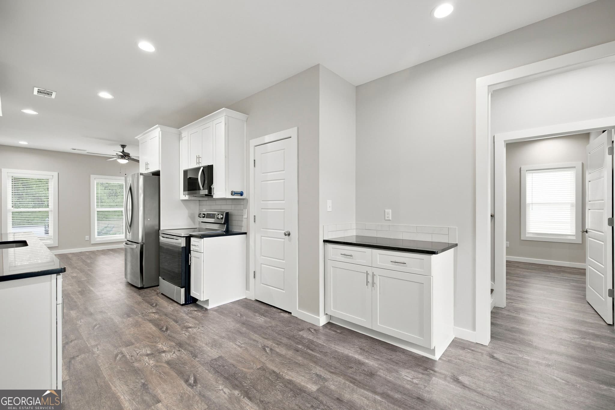 4 bedroom, 2.5 bathroom, 1,692 sq ft single family residence for rent at 110 Leisure Pointe Cove, Warner Robins, GA 31088 for $2,100 a month — photo 9