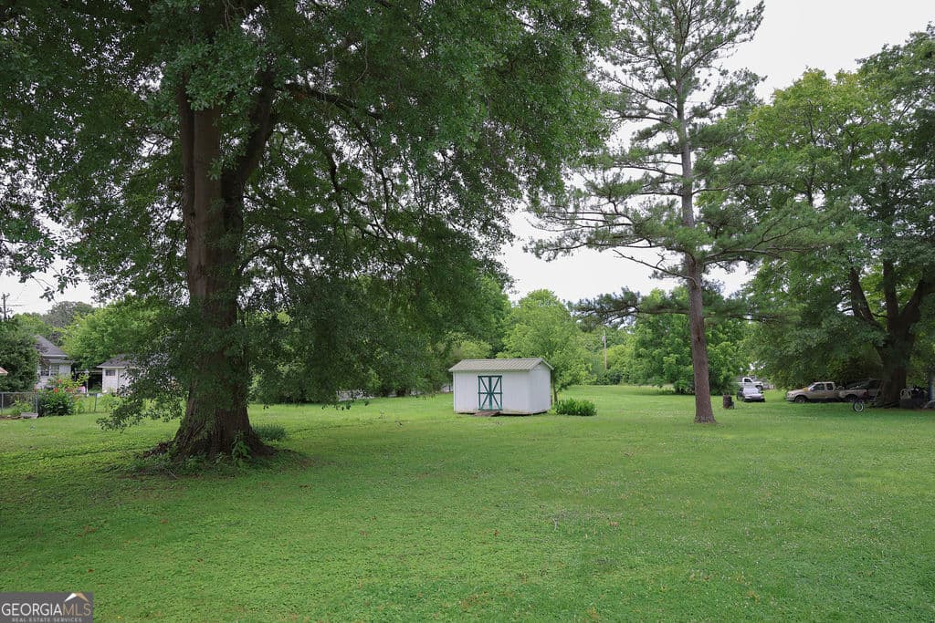 3 bedroom, 2 bathroom, 1,326 sq ft single family residence for sale at 108 W 10th Street, Chickamauga, GA 30707 — photo 9