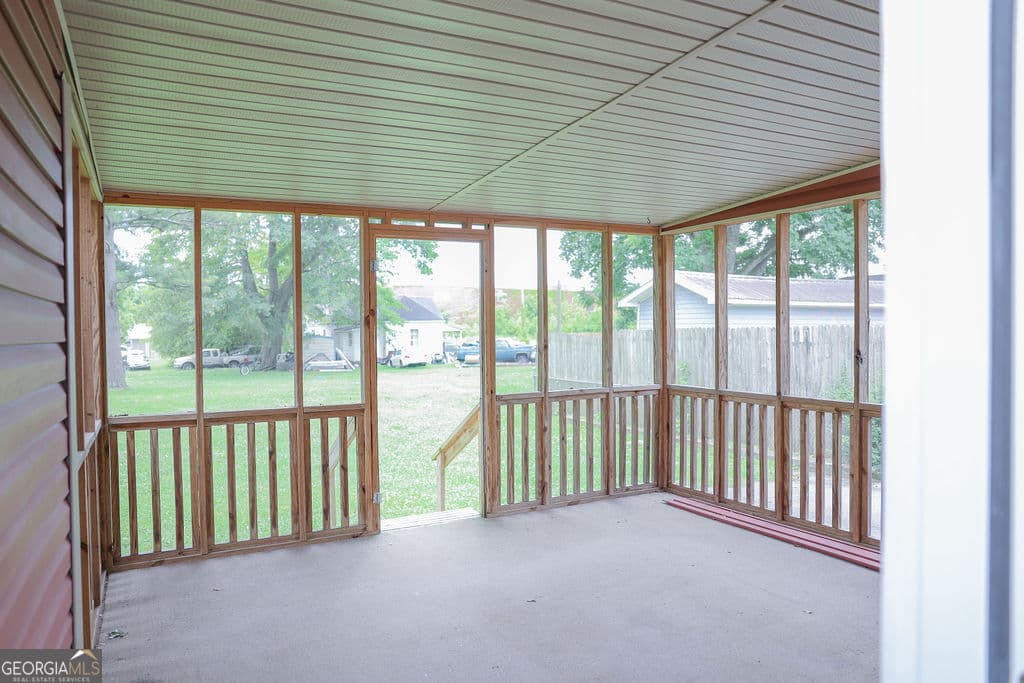 3 bedroom, 2 bathroom, 1,326 sq ft single family residence for sale at 108 W 10th Street, Chickamauga, GA 30707 — photo 10