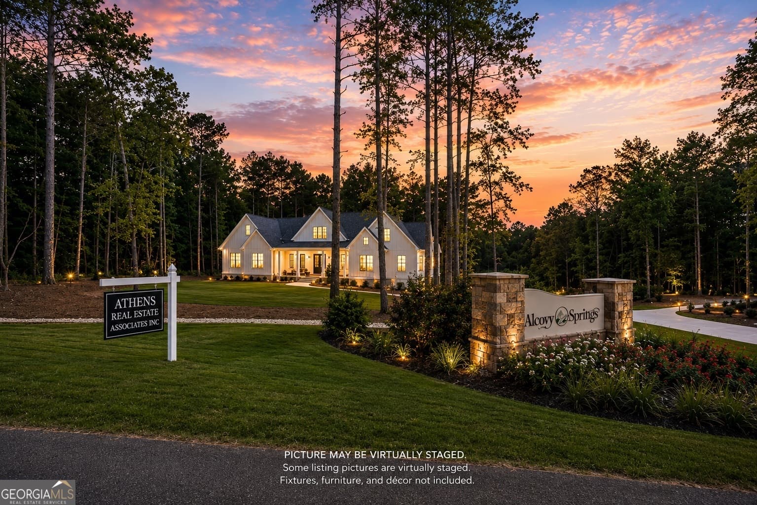 6 bedroom, 4.5 bathroom, 3,700 sq ft single family residence for sale at 36 Alcovy Springs Drive, Monroe, GA 30656 — photo 2