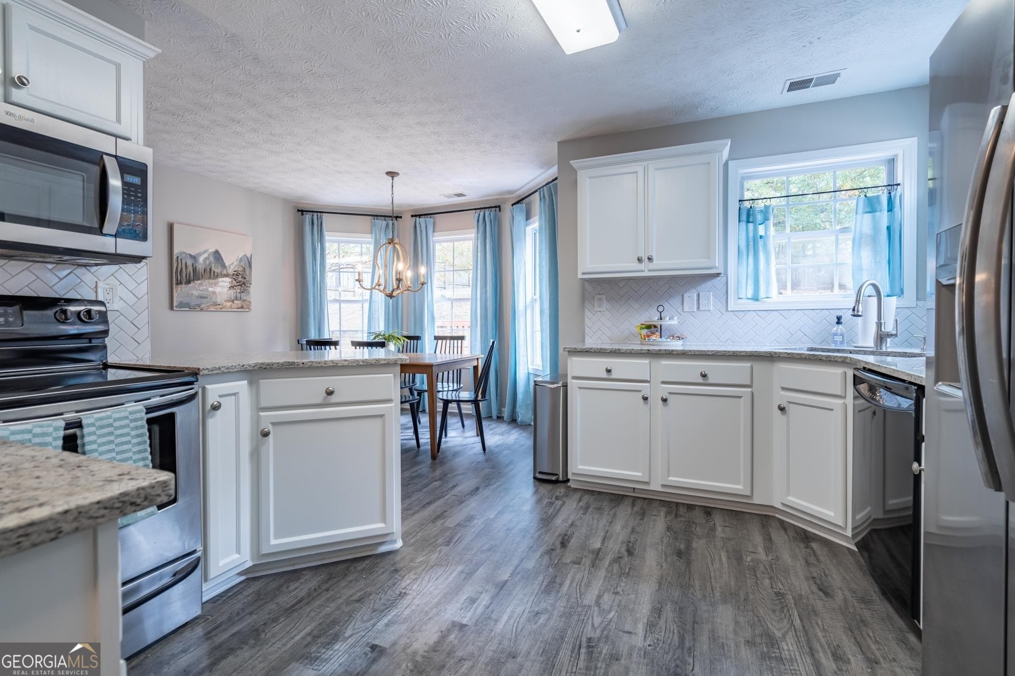 3 bedroom, 2 bathroom single family residence for rent at 104 Kingston Pointe Drive, Kingston, GA 30145 for $4,743 a month — photo 3
