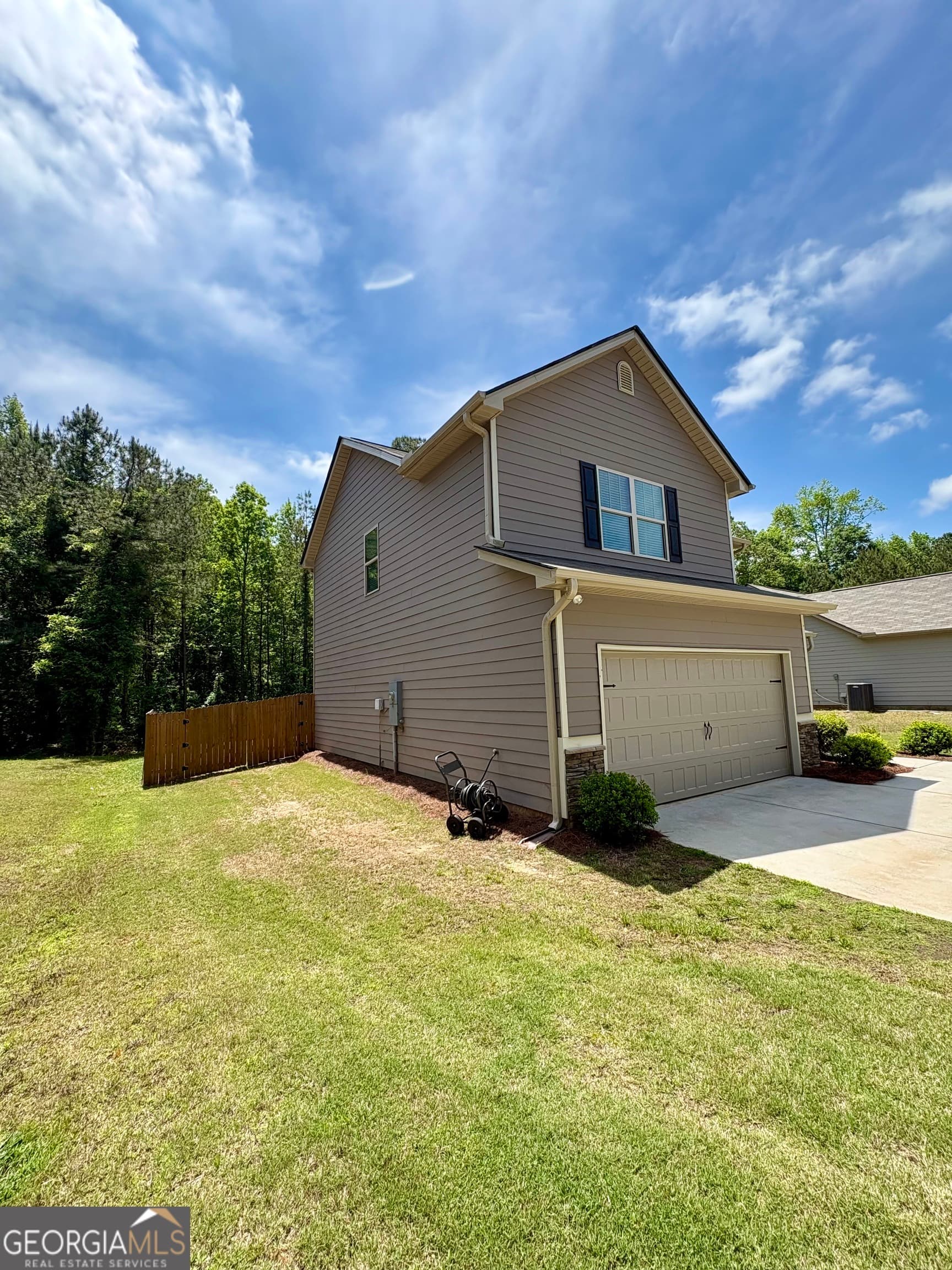 3 bedroom, 2.5 bathroom, 1,672 sq ft single family residence for sale at 142 Sourwood Lane, Temple, GA 30179 — photo 3