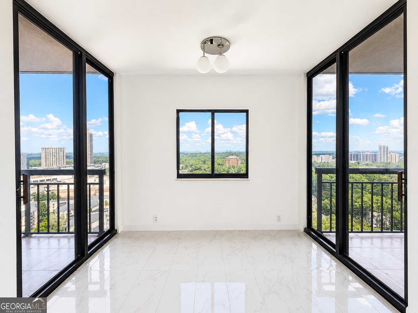 3 bedroom, 3 bathroom, 2,100 sq ft condominium for sale at 3481 Lakeside Drive APT P201, Atlanta, GA 30326 — photo 4