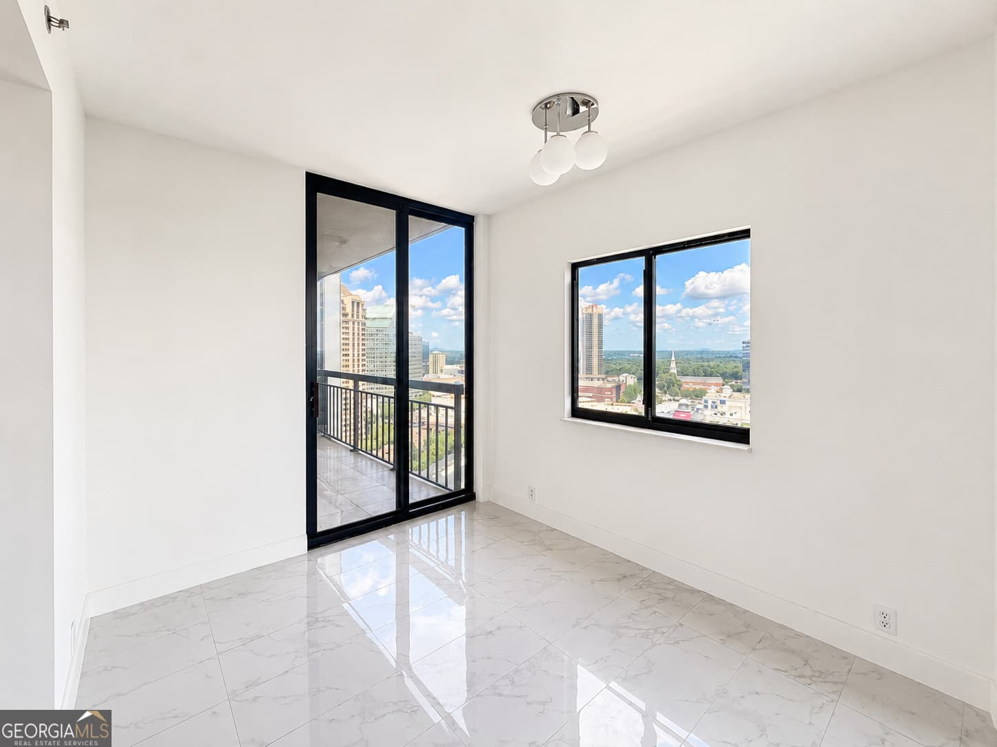 3 bedroom, 3 bathroom, 2,100 sq ft condominium for sale at 3481 Lakeside Drive APT P201, Atlanta, GA 30326 — photo 8
