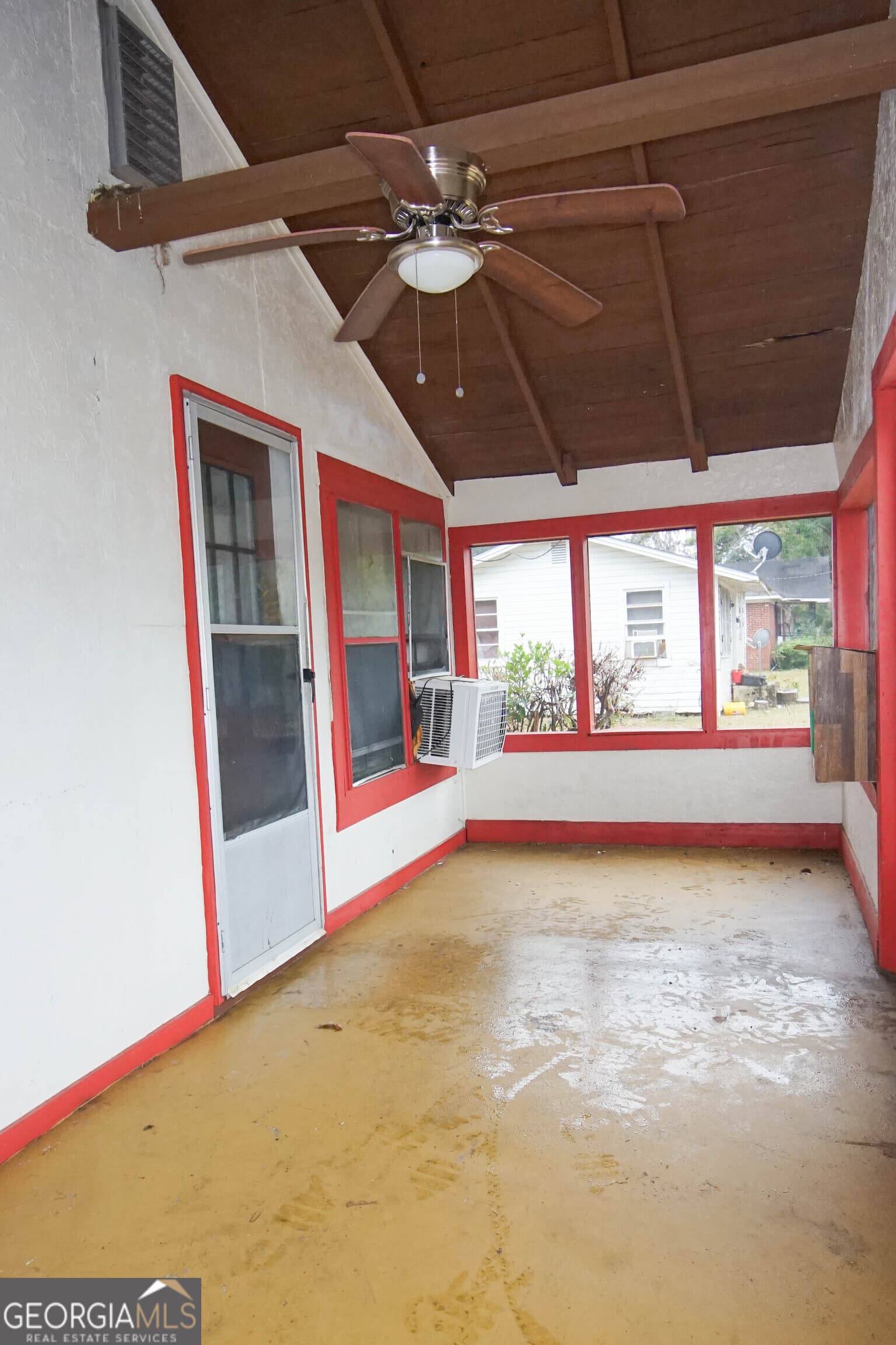 2 bedroom, 1 bathroom, 800 sq ft single family residence under contract at 28 E Mlk Jr Avenue, Lakeland, GA 31635 — photo 6
