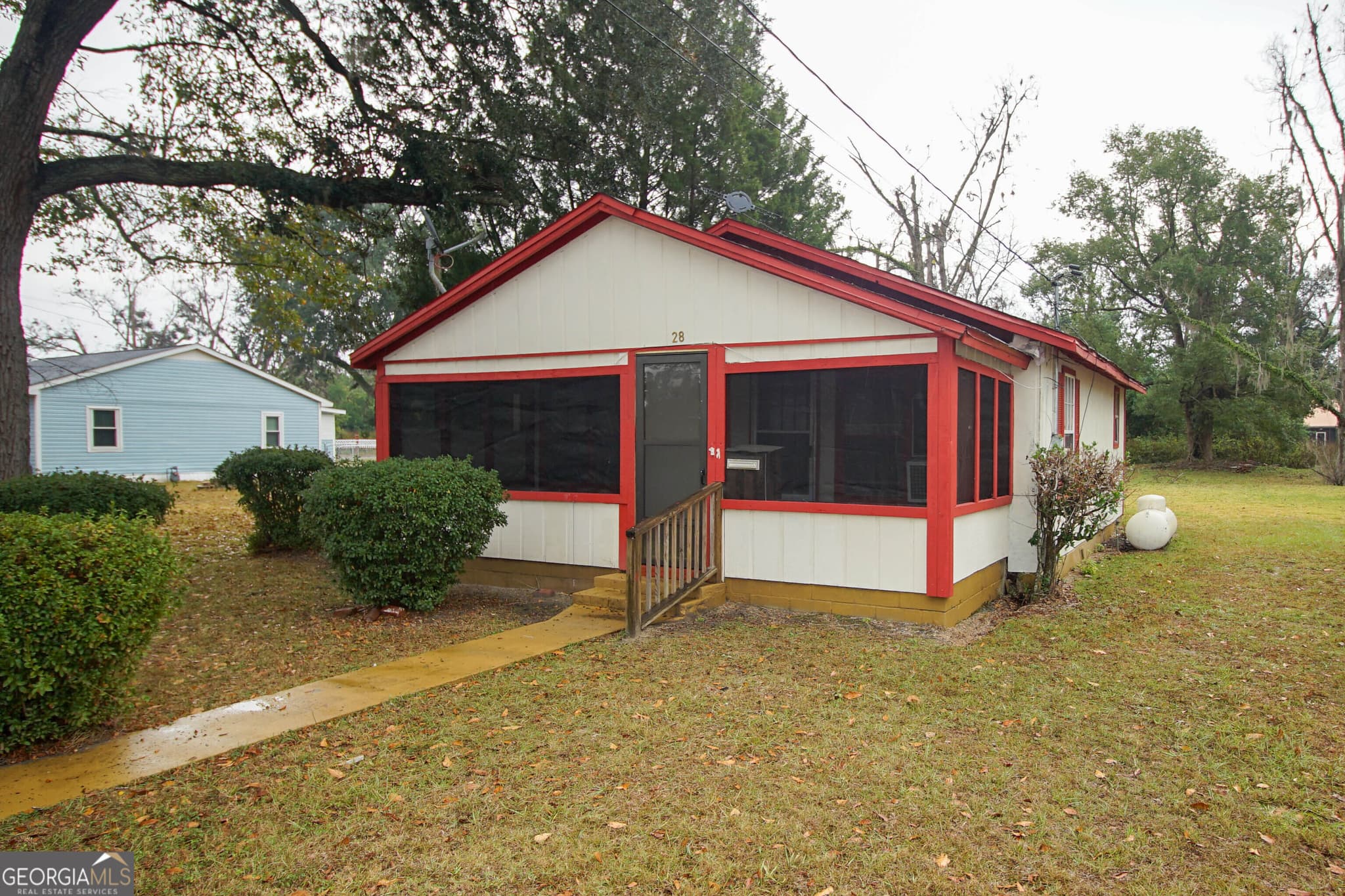 2 bedroom, 1 bathroom, 800 sq ft single family residence under contract at 28 E Mlk Jr Avenue, Lakeland, GA 31635 — photo 3