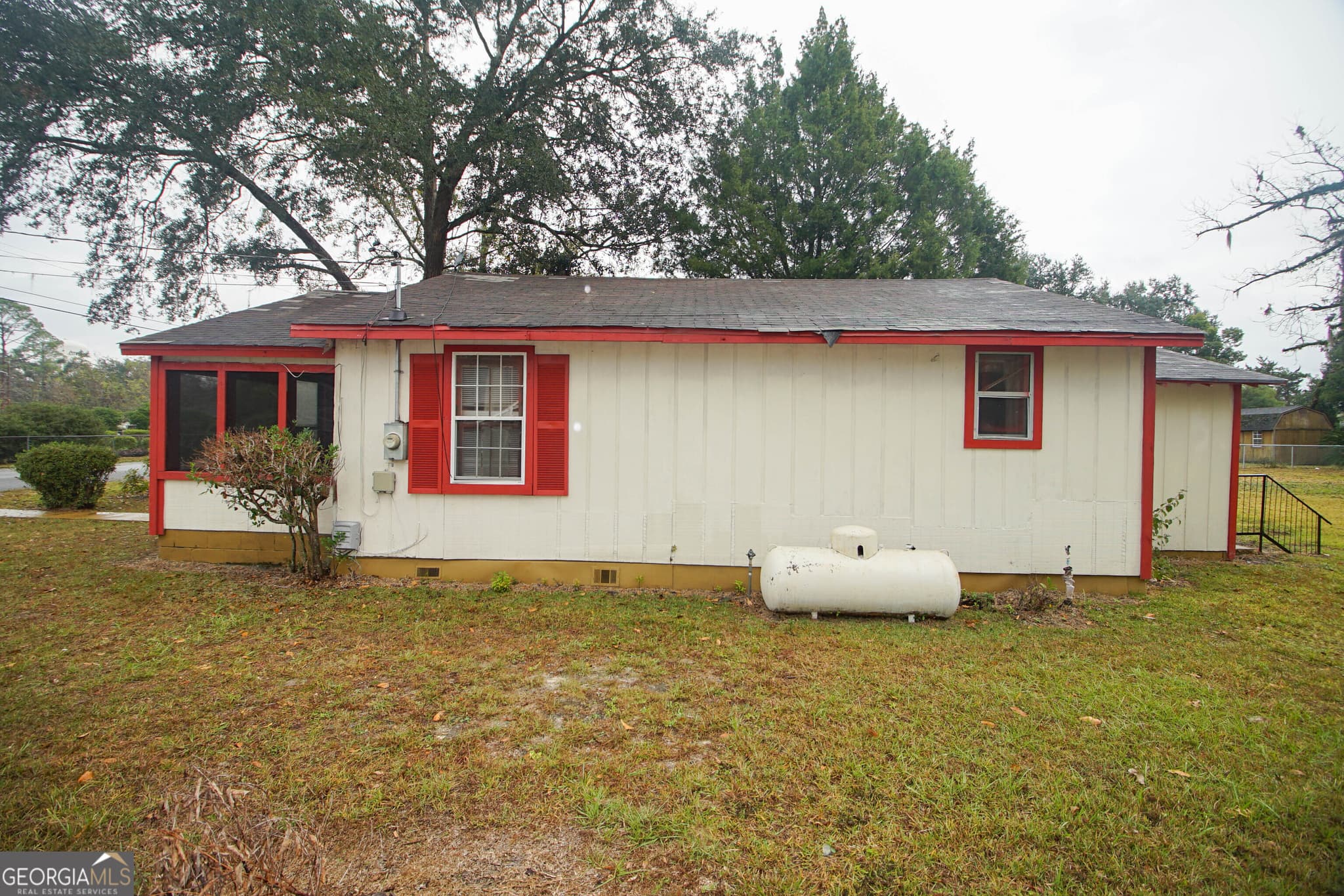 2 bedroom, 1 bathroom, 800 sq ft single family residence under contract at 28 E Mlk Jr Avenue, Lakeland, GA 31635 — photo 5