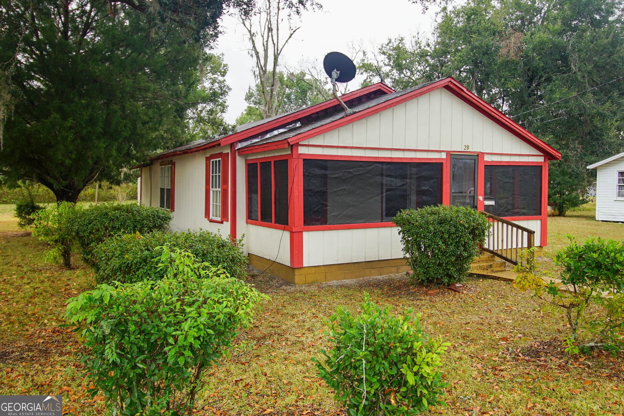 2 bedroom, 1 bathroom, 800 sq ft single family residence under contract at 28 E Mlk Jr Avenue, Lakeland, GA 31635 — photo 4
