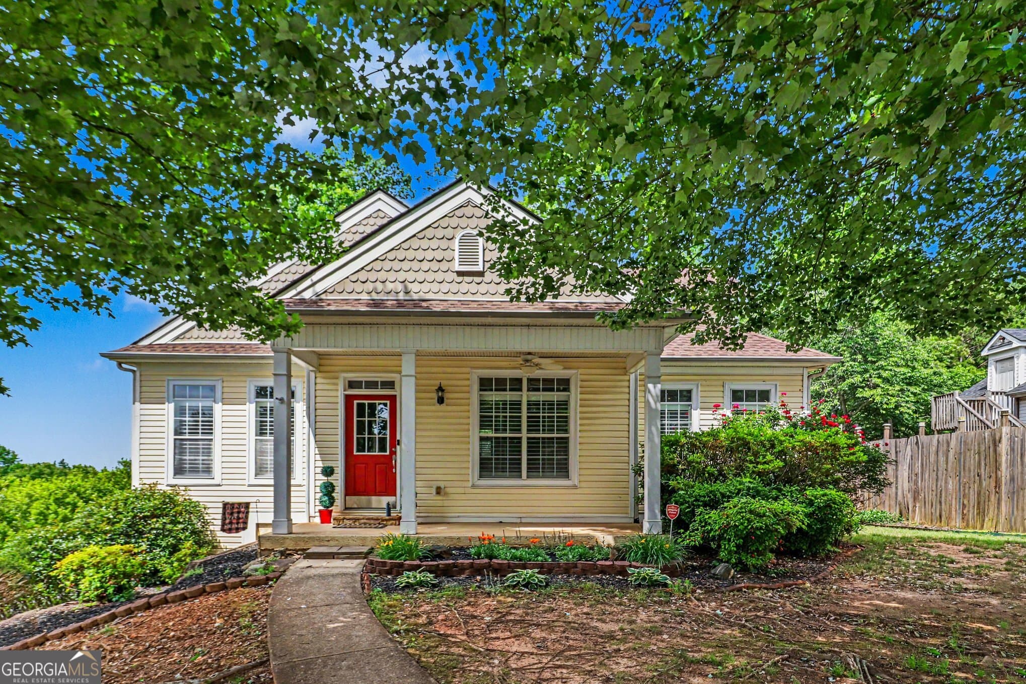3 bedroom, 3 bathroom, 2,064 sq ft single family residence for sale at 2685 Mariner Way, Villa Rica, GA 30180 — photo 3