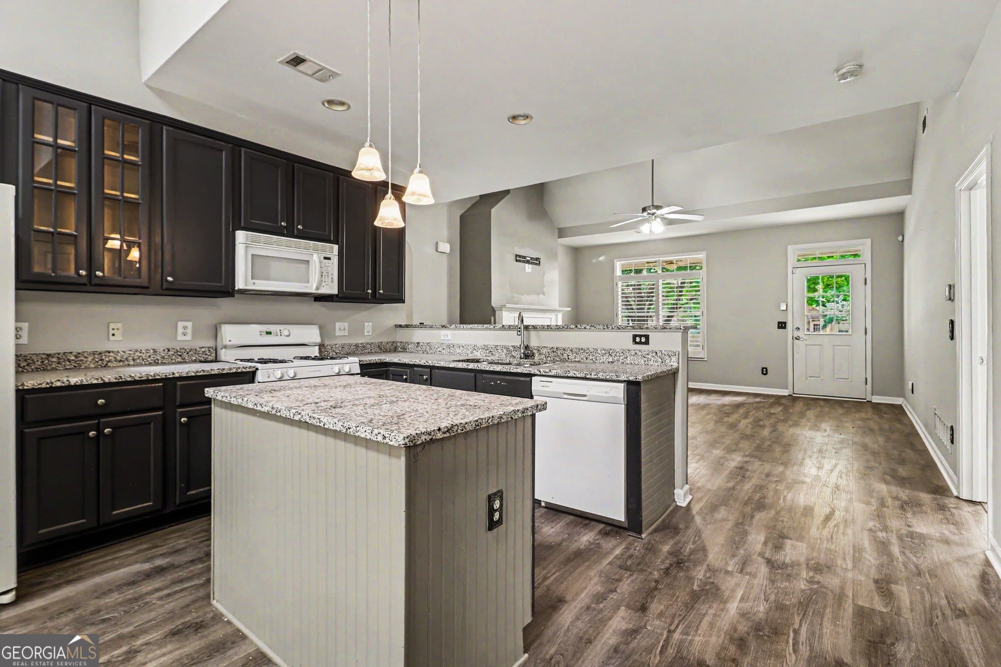 3 bedroom, 3 bathroom, 2,064 sq ft single family residence for sale at 2685 Mariner Way, Villa Rica, GA 30180 — photo 8