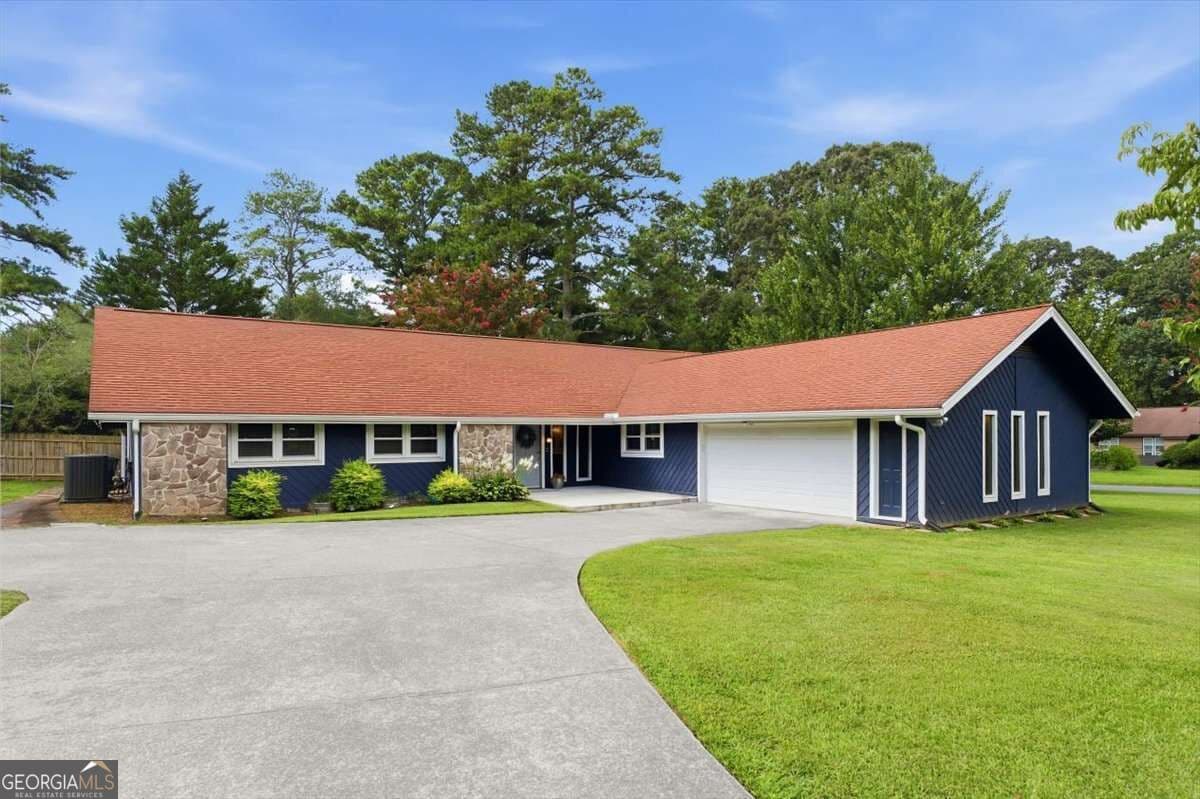 4 bedroom, 2.5 bathroom, 2,553 sq ft single family residence for sale at 3772 Ardsley Court, Marietta, GA 30062 — photo 2