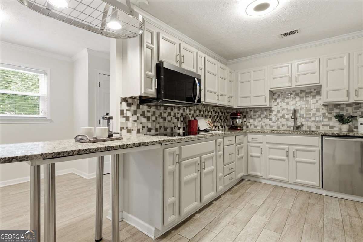 4 bedroom, 2.5 bathroom, 2,553 sq ft single family residence for sale at 3772 Ardsley Court, Marietta, GA 30062 — photo 6