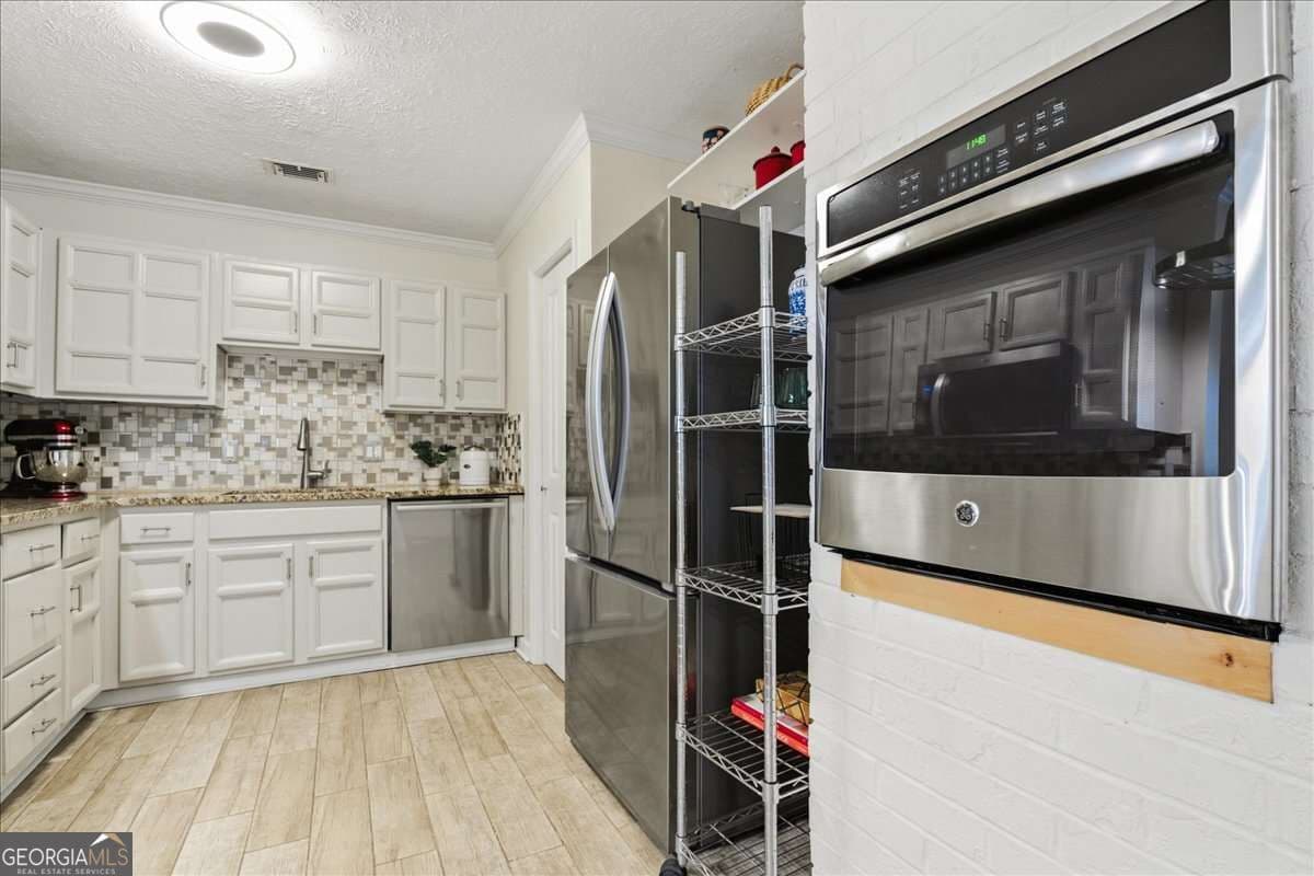4 bedroom, 2.5 bathroom, 2,553 sq ft single family residence for sale at 3772 Ardsley Court, Marietta, GA 30062 — photo 7