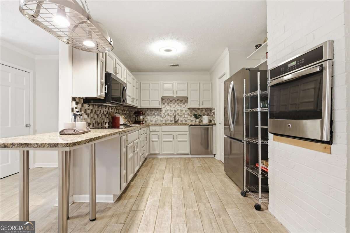 4 bedroom, 2.5 bathroom, 2,553 sq ft single family residence for sale at 3772 Ardsley Court, Marietta, GA 30062 — photo 5