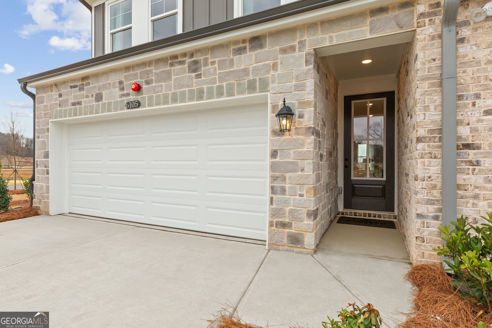 3 bedroom, 2.5 bathroom, 1,804 sq ft townhouse for sale at 6425 Pinin Place 643, Cumming, GA 30041 — photo 2