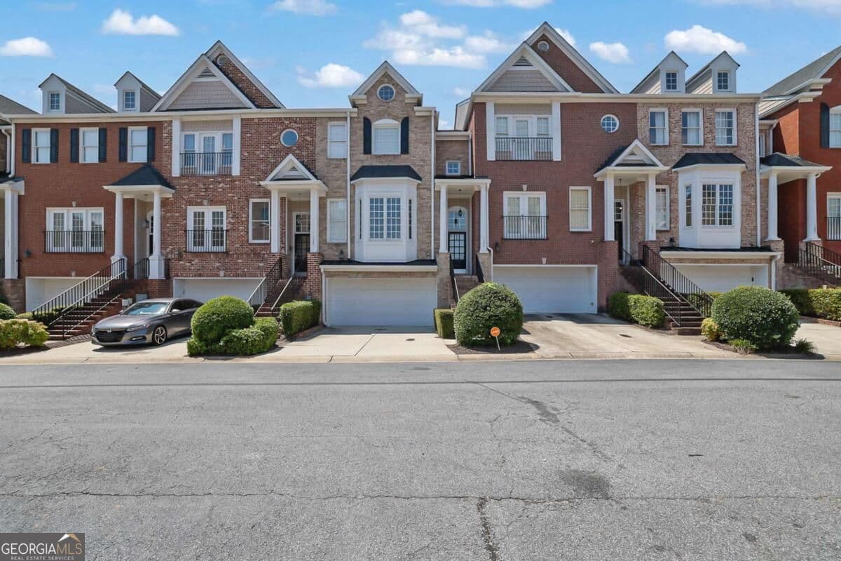 4 bedroom, 3.5 bathroom, 3,205 sq ft townhouse for sale at 1286 Creekside Terrace, Smyrna, GA 30082 — photo 2