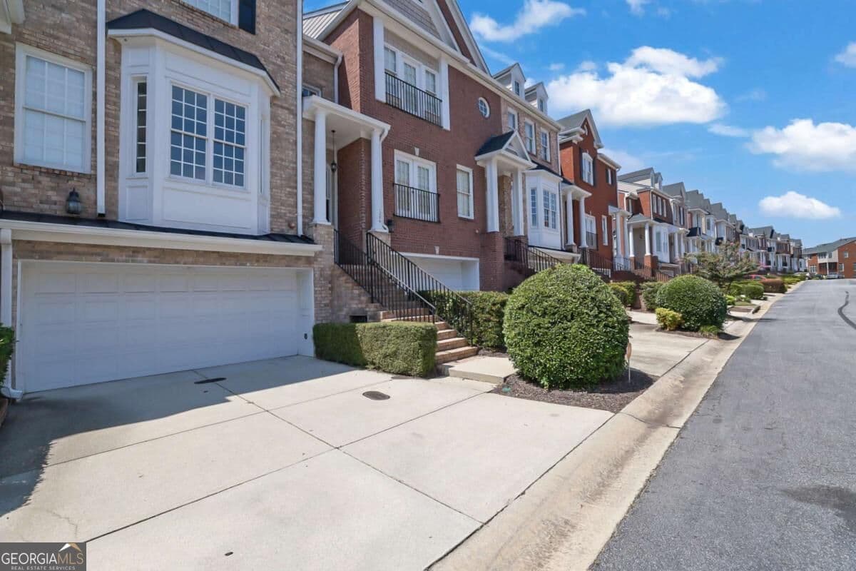 4 bedroom, 3.5 bathroom, 3,205 sq ft townhouse for sale at 1286 Creekside Terrace, Smyrna, GA 30082 — photo 3