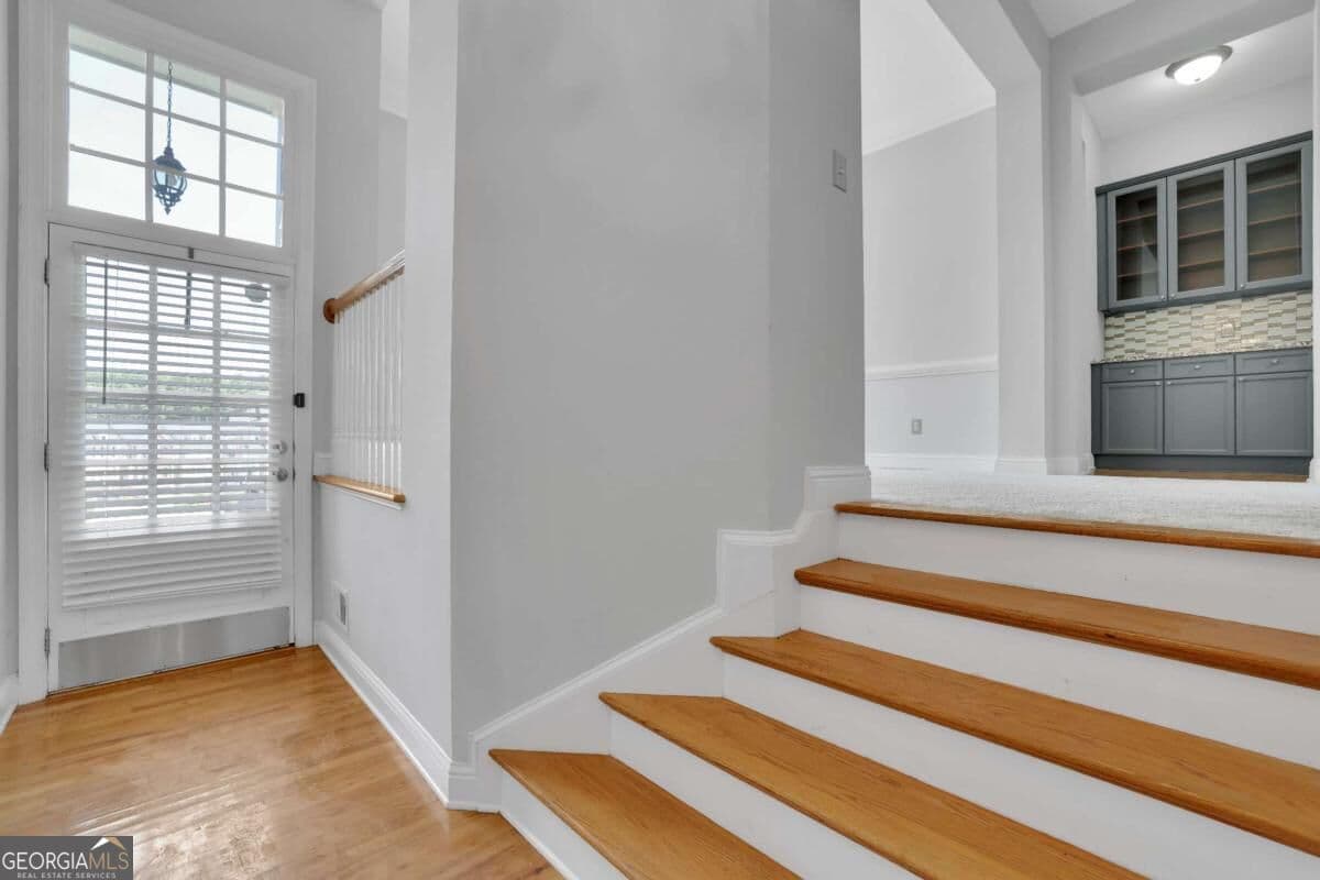 4 bedroom, 3.5 bathroom, 3,205 sq ft townhouse for sale at 1286 Creekside Terrace, Smyrna, GA 30082 — photo 4