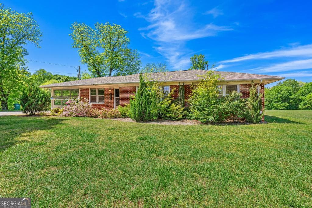 3 bedroom, 1 bathroom, 1,312 sq ft single family residence for sale at 6351 Highway 17, Canon, GA 30520 — photo 3