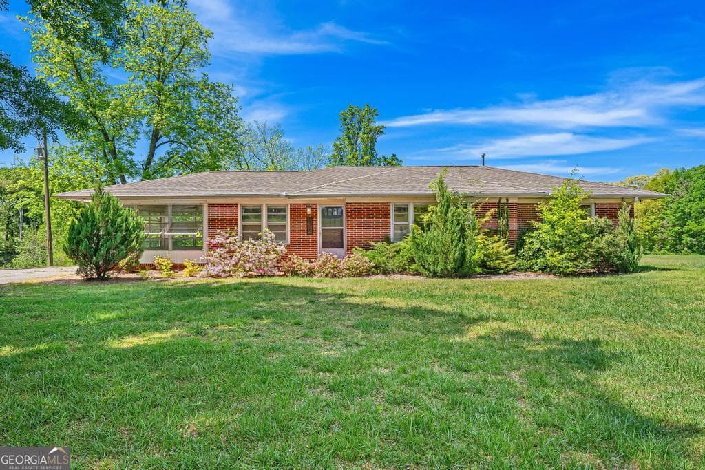 3 bedroom, 1 bathroom, 1,312 sq ft single family residence for sale at 6351 Highway 17, Canon, GA 30520