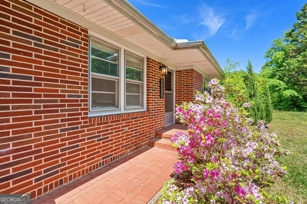 3 bedroom, 1 bathroom, 1,312 sq ft single family residence for sale at 6351 Highway 17, Canon, GA 30520 — photo 5