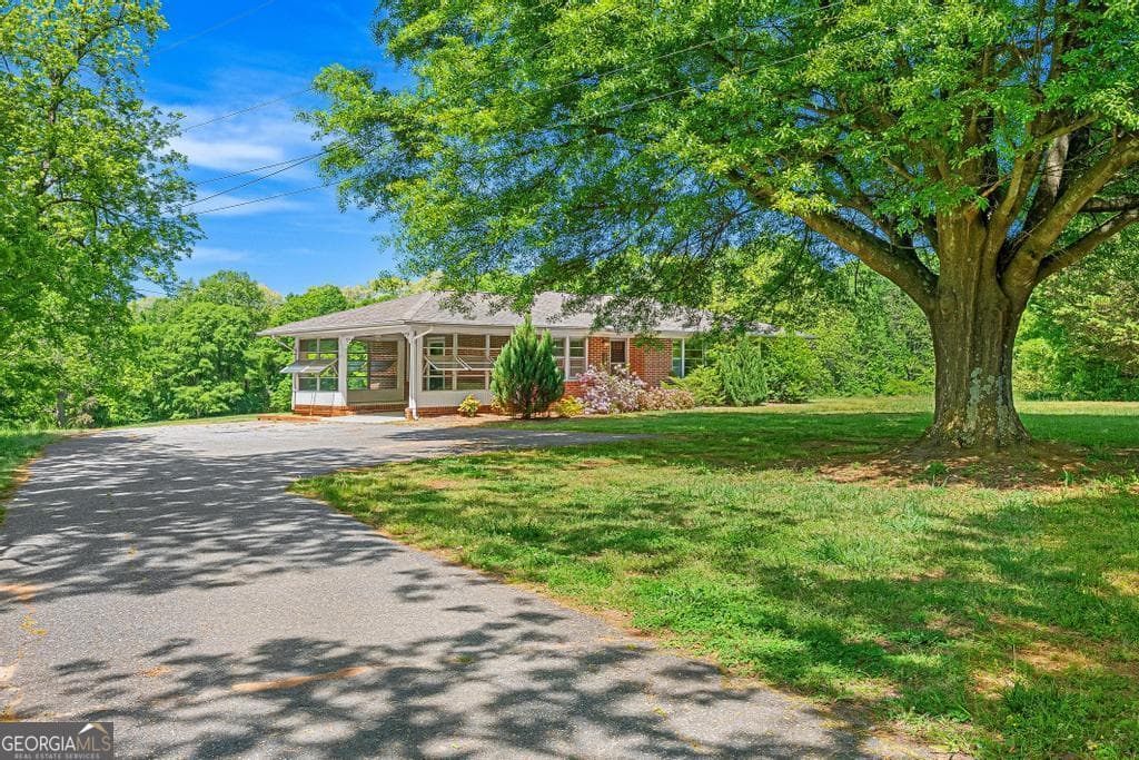 3 bedroom, 1 bathroom, 1,312 sq ft single family residence for sale at 6351 Highway 17, Canon, GA 30520 — photo 4