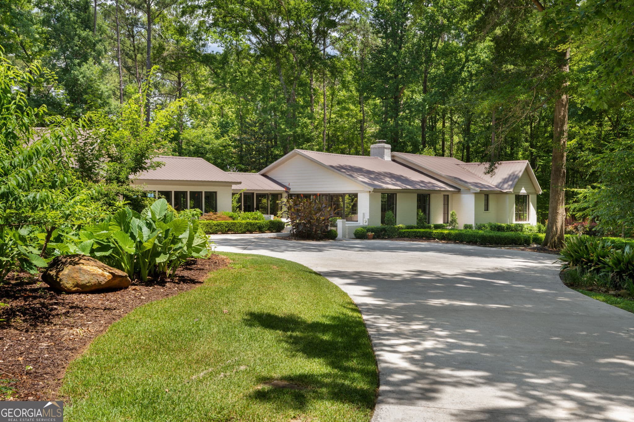 4 bedroom, 3.5 bathroom, 3,440 sq ft single family residence sold at 6875 Colaparchee Road, Macon, GA 31210