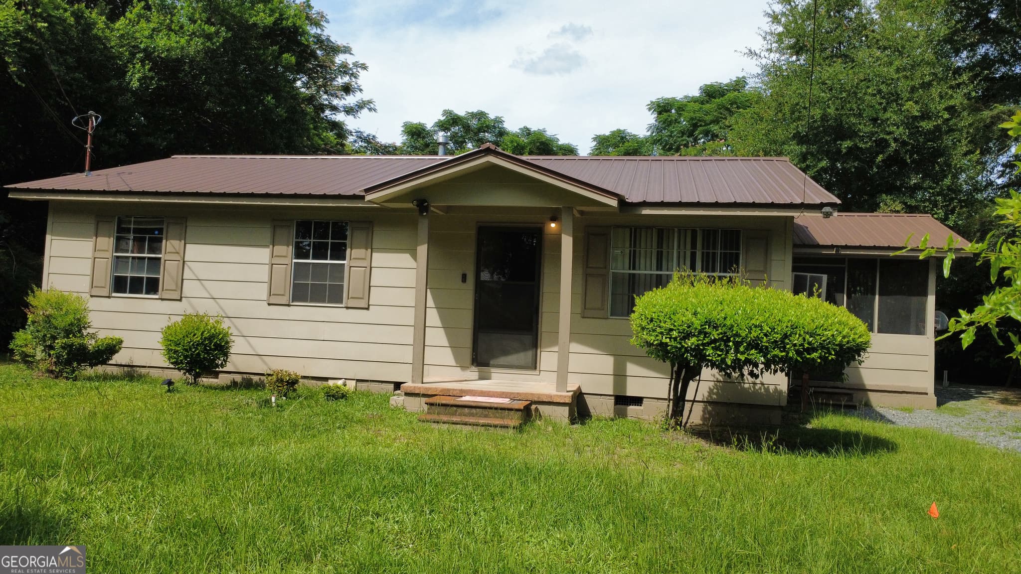 3 bedroom, 1 bathroom, 950 sq ft single family residence for sale at 502 Kaigler Street, Oglethorpe, GA 31068