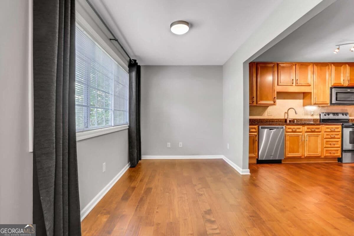 2 bedroom, 2.5 bathroom, 1,290 sq ft condominium for sale at 1468 Briarwood Road 2006, Atlanta, GA 30319 — photo 9