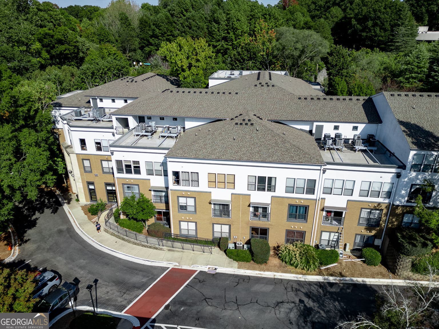 2 bedroom, 1 bathroom, 900 sq ft condominium for sale at 821 Ralph McGill Boulevard APT 2416, Atlanta, GA 30306 — photo 2
