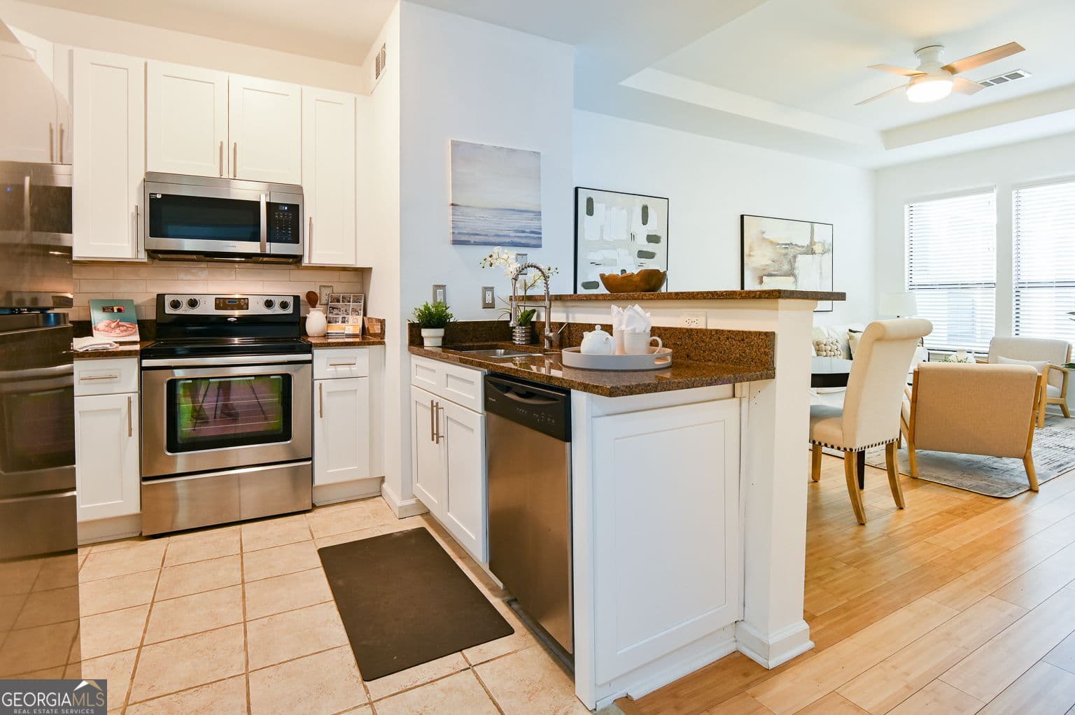 2 bedroom, 1 bathroom, 900 sq ft condominium for sale at 821 Ralph McGill Boulevard APT 2416, Atlanta, GA 30306 — photo 6
