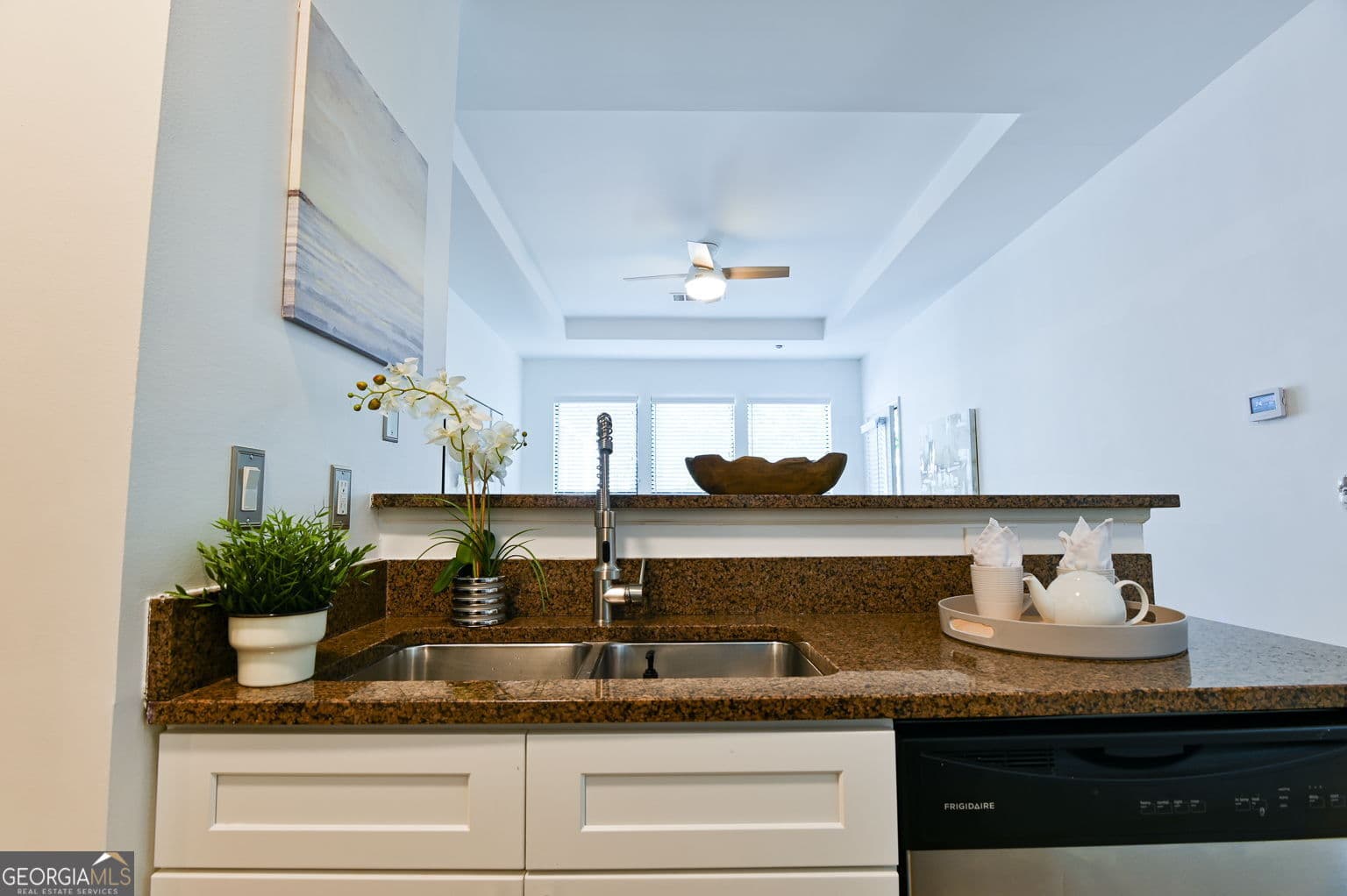 2 bedroom, 1 bathroom, 900 sq ft condominium for sale at 821 Ralph McGill Boulevard APT 2416, Atlanta, GA 30306 — photo 9