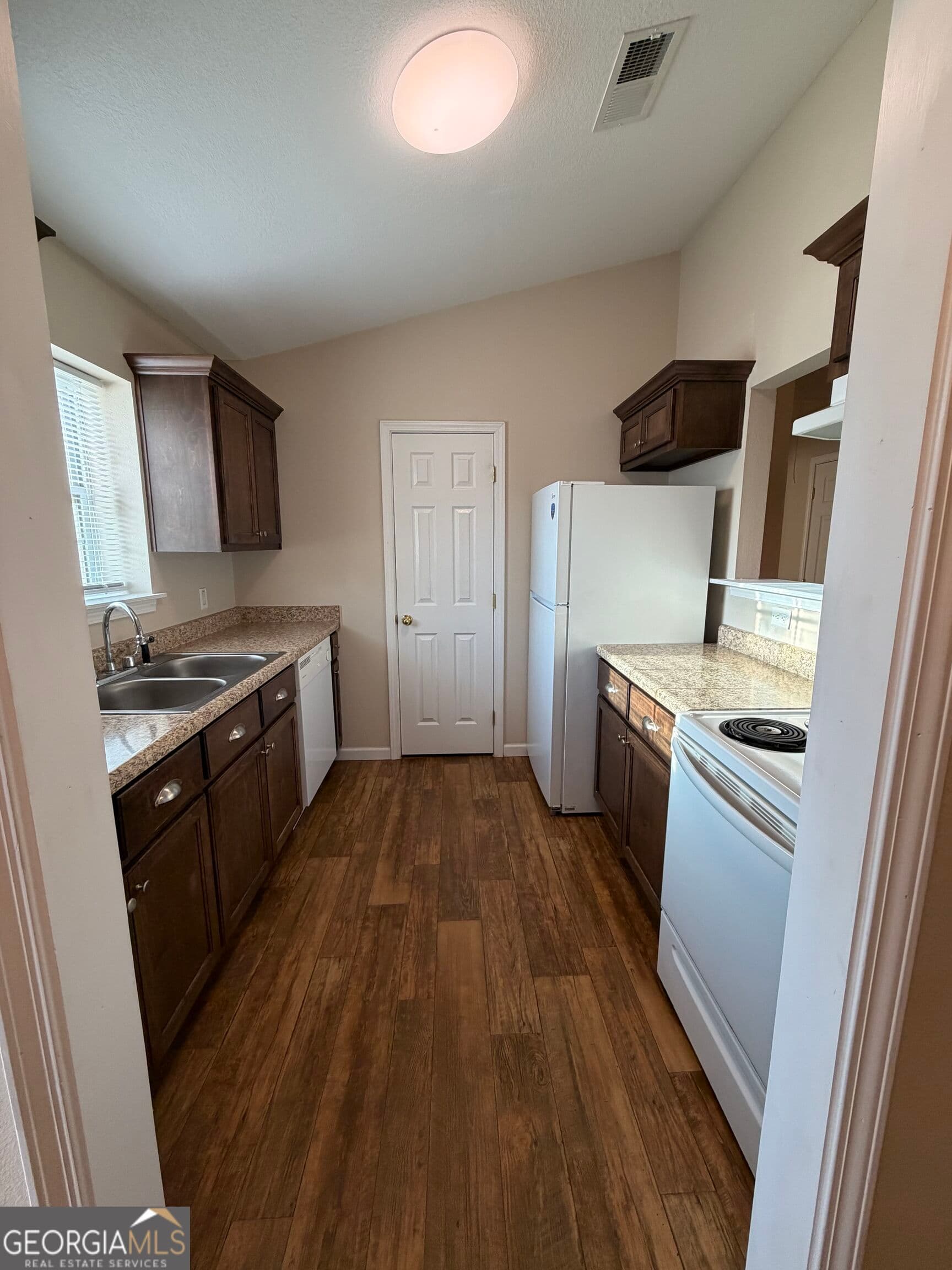 2 bedroom, 2 bathroom, 1,013 sq ft duplex for rent at 410 E Lawnwood Court, Kingsland, GA 31548 for $1,200 a month — photo 3