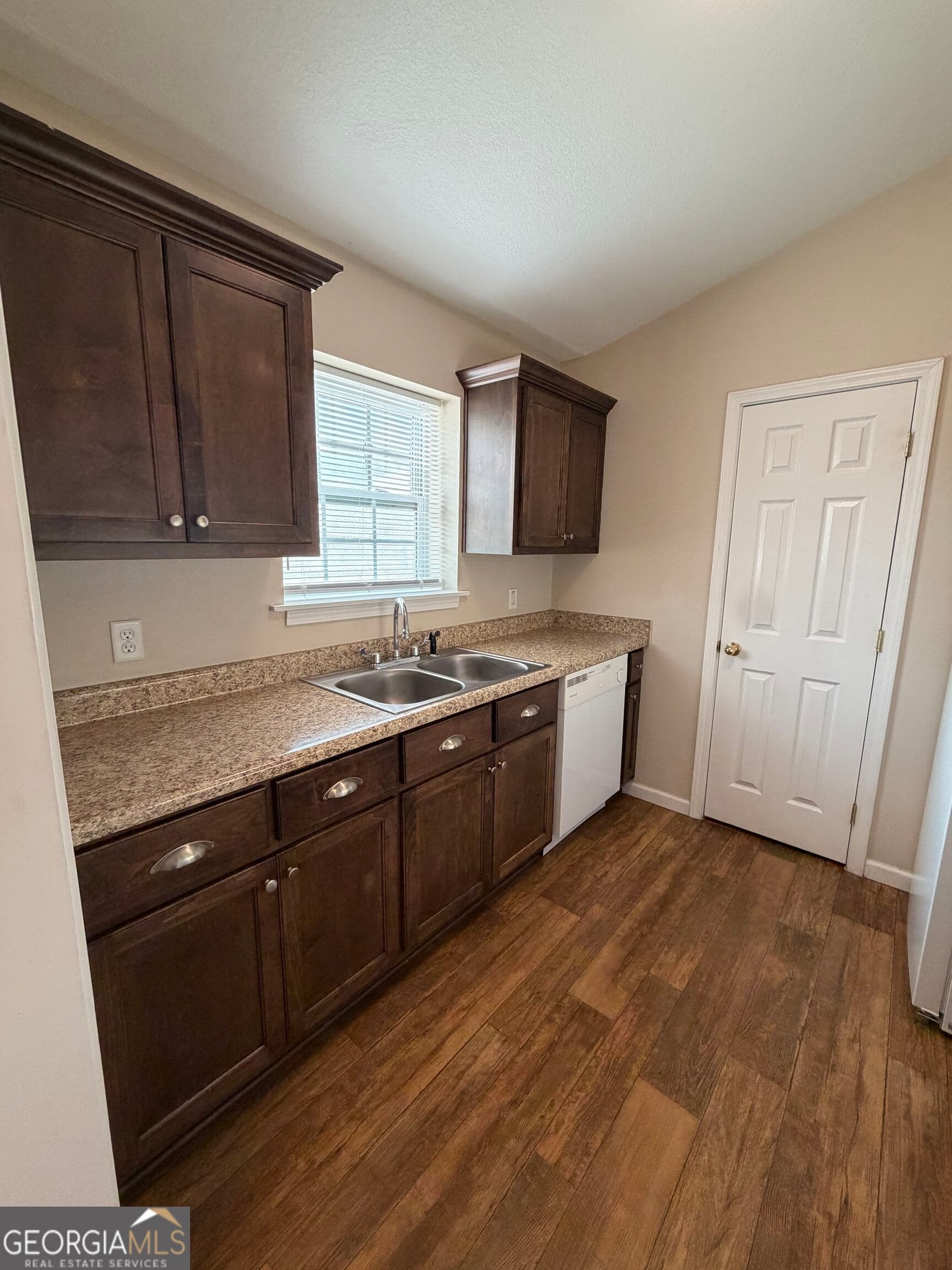 2 bedroom, 2 bathroom, 1,013 sq ft duplex for rent at 410 E Lawnwood Court, Kingsland, GA 31548 for $1,200 a month — photo 5