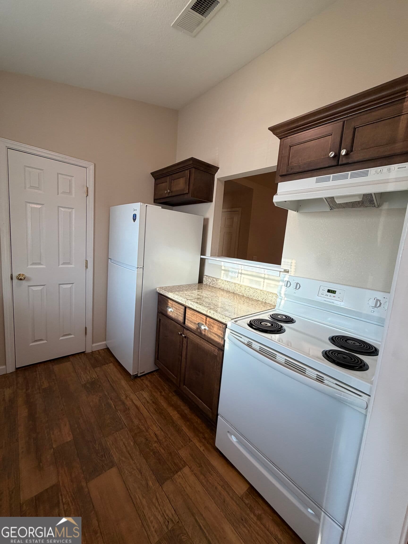 2 bedroom, 2 bathroom, 1,013 sq ft duplex for rent at 410 E Lawnwood Court, Kingsland, GA 31548 for $1,200 a month — photo 4