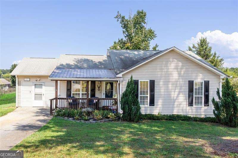3 bedroom, 2 bathroom, 1,296 sq ft single family residence for sale at 120 Fieldcrest Drive, Calhoun, GA 30701 — photo 2