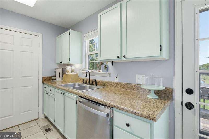 3 bedroom, 2 bathroom, 1,296 sq ft single family residence for sale at 120 Fieldcrest Drive, Calhoun, GA 30701 — photo 9