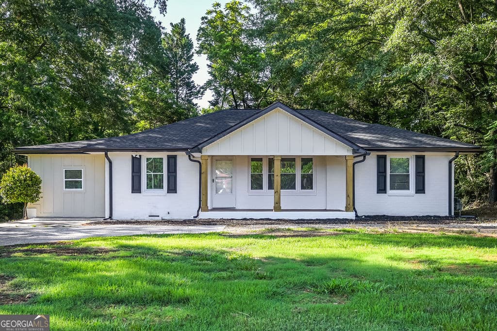 3 bedroom, 3 bathroom, 1,715 sq ft single family residence for sale at 1806 Maple Street, Carrollton, GA 30117 — photo 2