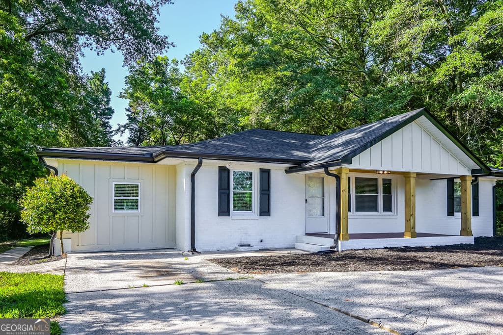 3 bedroom, 3 bathroom, 1,715 sq ft single family residence for sale at 1806 Maple Street, Carrollton, GA 30117 — photo 3
