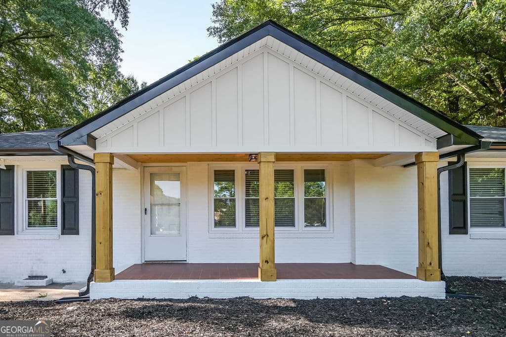 3 bedroom, 3 bathroom, 1,715 sq ft single family residence for sale at 1806 Maple Street, Carrollton, GA 30117 — photo 4