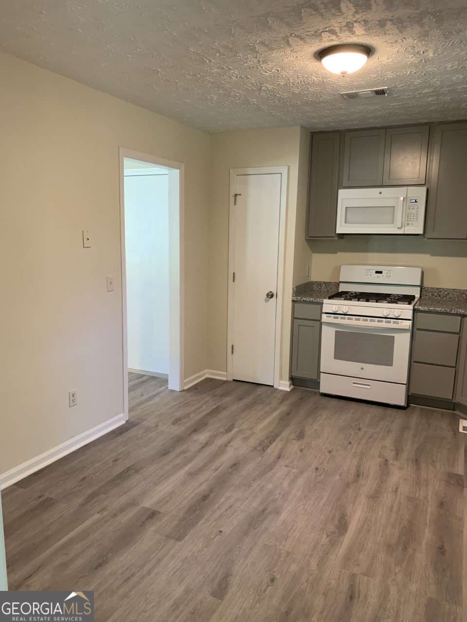 3 bedroom, 2 bathroom single family residence for rent at 3131 Calumet Place, Kennesaw, GA 30152 for $1,845 a month — photo 6